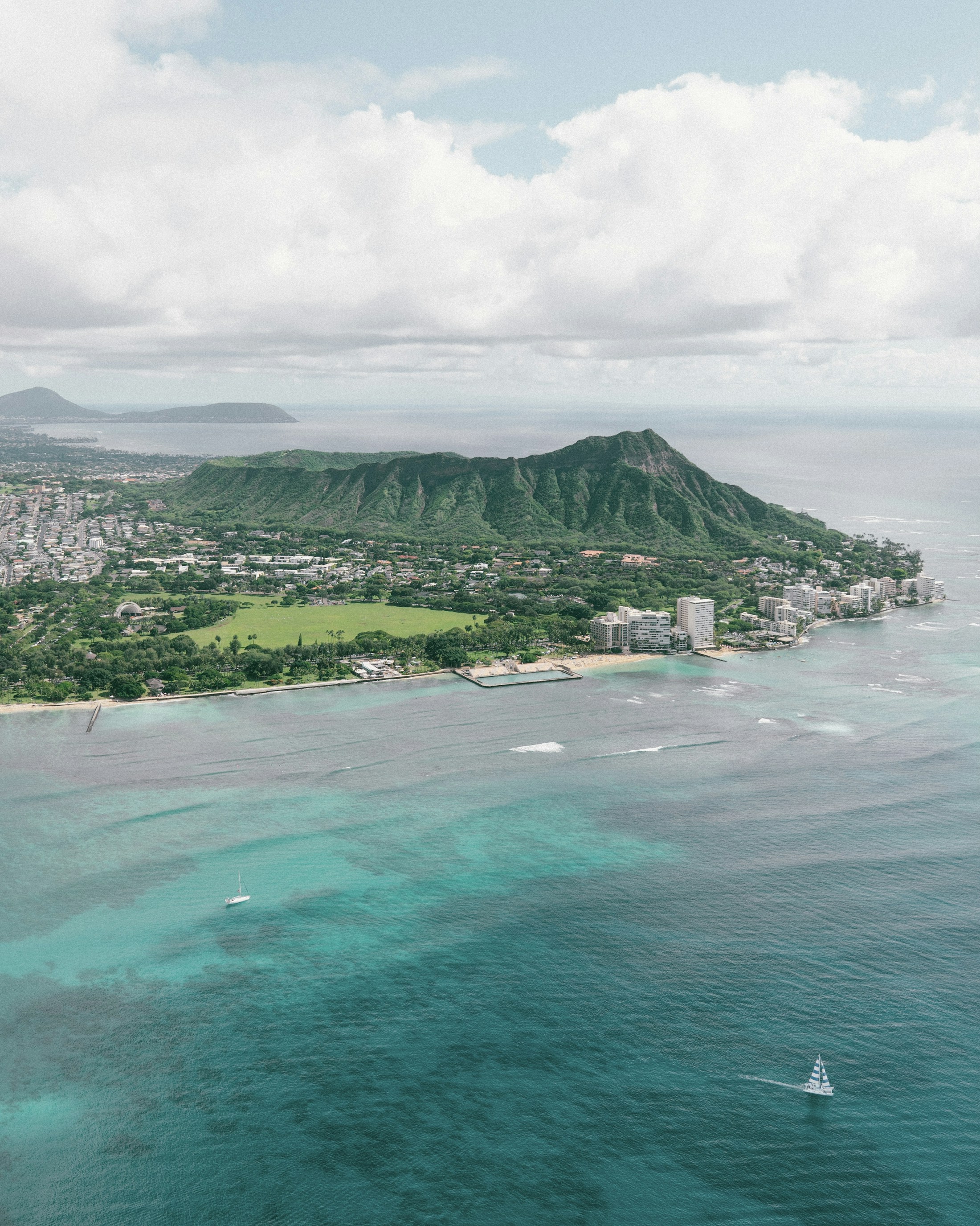Diamond Head, Honolulu neighborhoods, and the ocean along Oʻahu’s southern coast